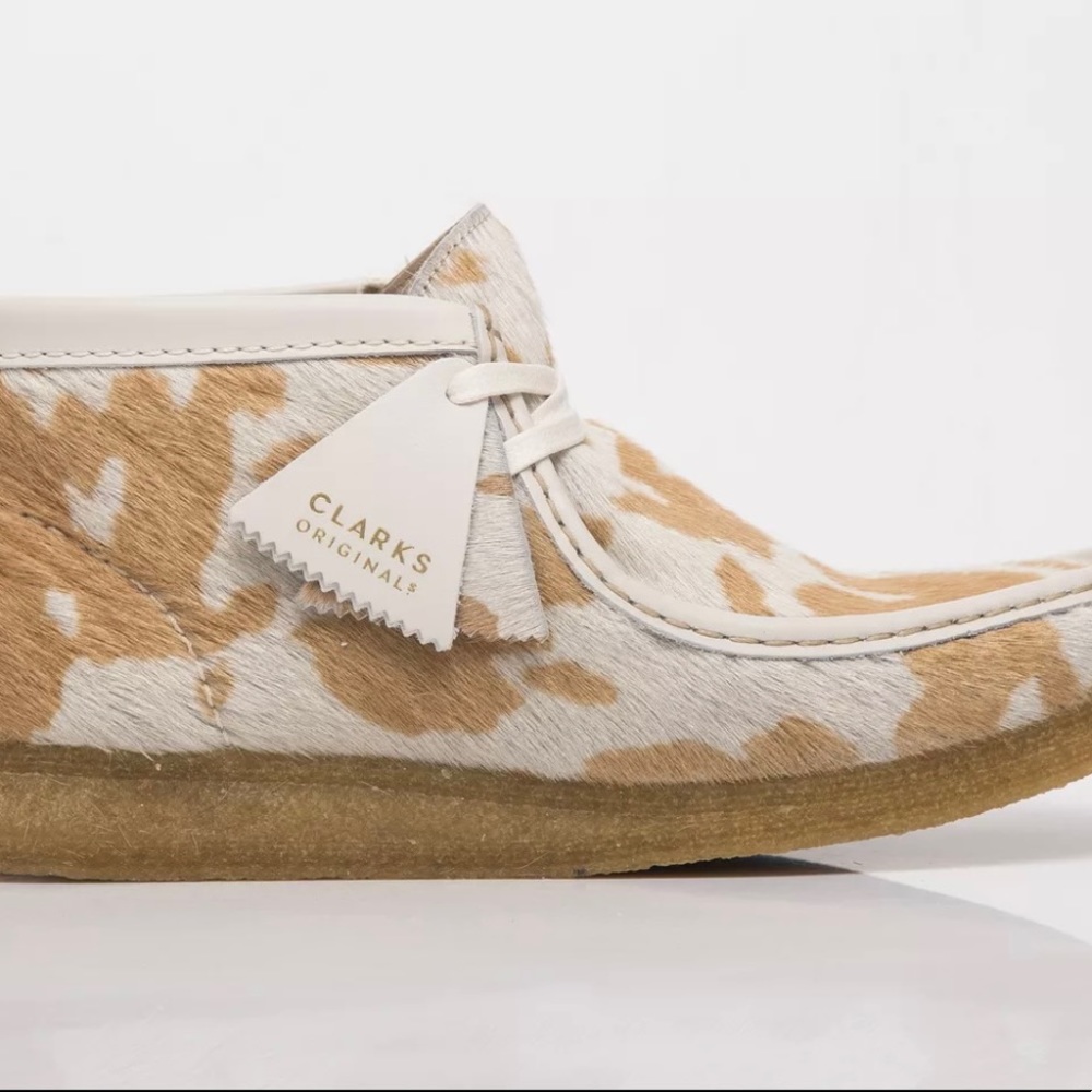 Clarks, Women's Wallabee Boot, Tan Cow Print, Brand New, 26165912 Size 10.5 - Picture 2 of 11